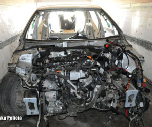 Oszust chciał wyłudzić odszkodowanie! Rozebrał swoje auto na części i zgłosił jego kradzież