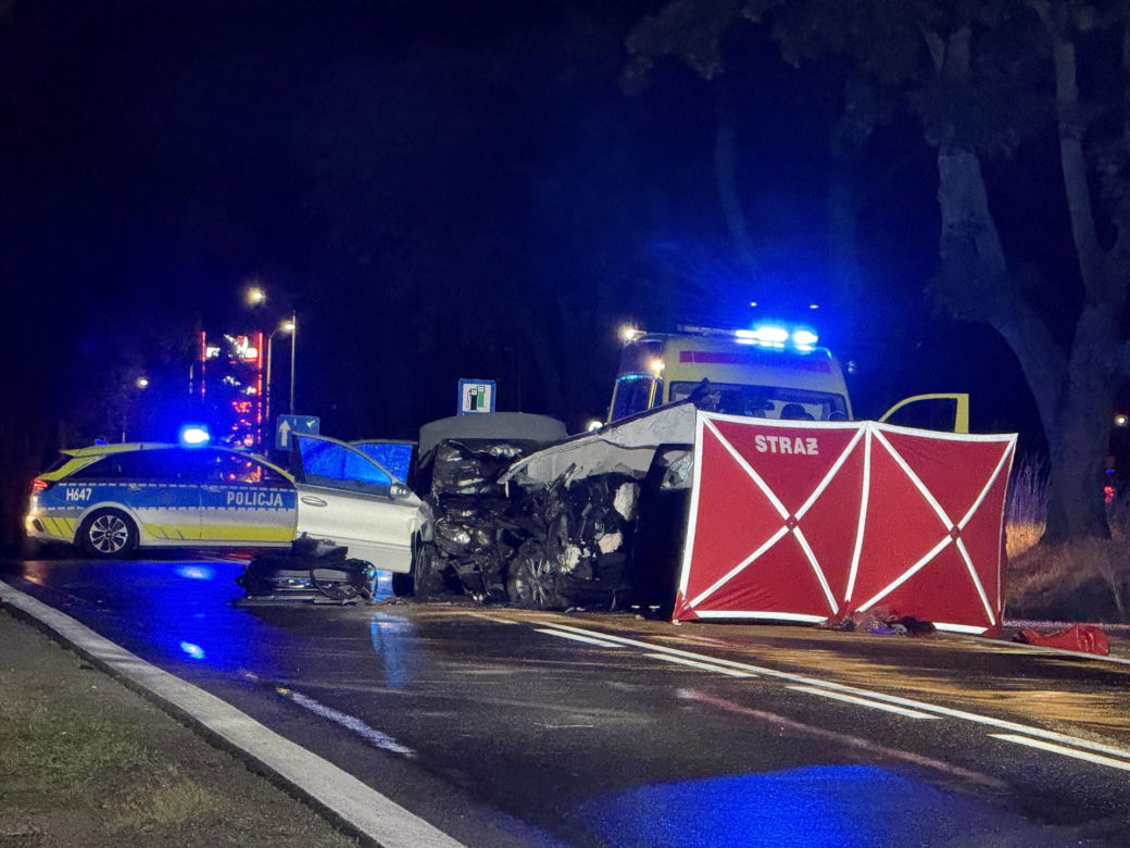 Tragedia na drodze. Jedna osoba nie żyje, pięć rannych. W akcji śmigłowiec LPR
