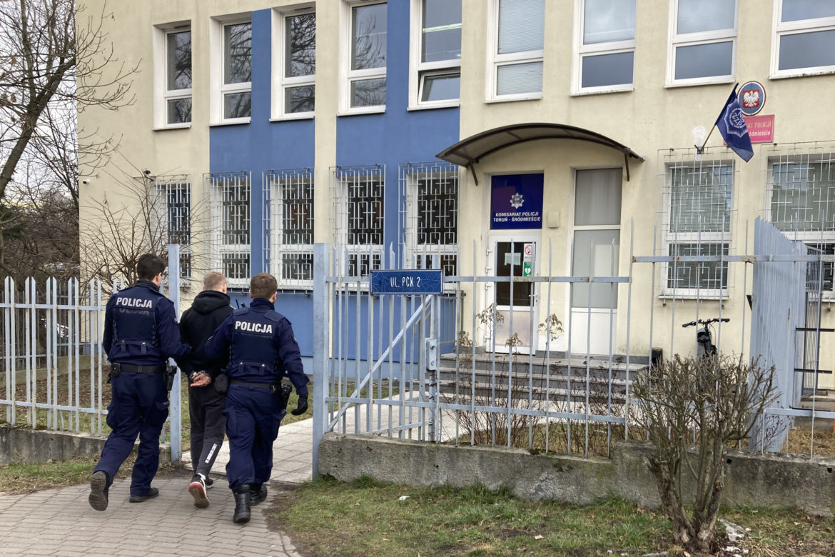 23-latek z Torunia włamał się do kiosku w centrum handlowym. Grozi mu 10 lat więzienia