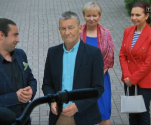 Barwy szczęścia odcinek 2518. Stefan (Krzysztof Kiersznowski), Arleta (Grażyna Brodzińska), Basia (Sławomira Łozińska), Vincenzo (Alessandro Curti)