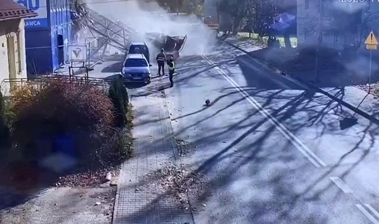 Śmiertelny wypadek na budowie w Wieliczce. Dźwig zabił mężczyznę. Policja poszukuje tych osób [ZDJĘCIA]