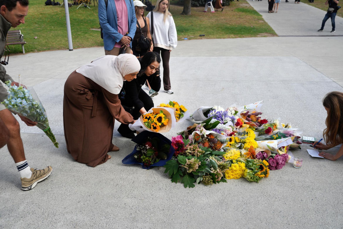 Premier Australii Anthony Albanese zaproponował w poniedziałek zaostrzenie przepisów dotyczących broni palnej po strzelaninie, która miała miejsce w niedzielę na popularnej plaży Bondi w Sydney. Zginęło w niej co najmniej 15 osób.