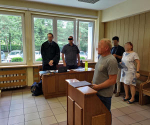 Pacjentki porzuciły konwencjonalną terapię, by „leczyć się” lampami. Szaman z Małopolski nie trafi za kraty