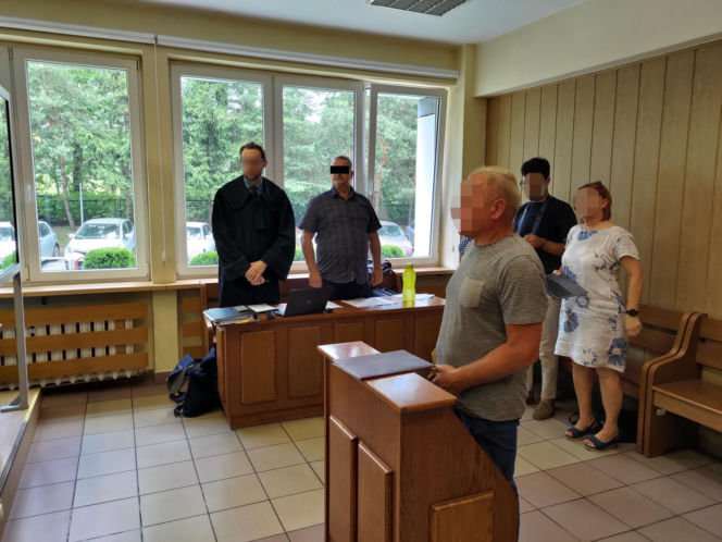 "Pacjentki porzuciły konwencjonalną terapię, by „leczyć się” lampami. Szaman z Małopolski nie trafi za kraty"