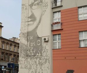 Nowy mural w Bydgoszczy. Marian Rejewski spogląda na Gdańską