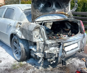 Pożar samochodu w powiecie mogileńskim! Z auta prawie nic nie zostało [ZDJĘCIA]