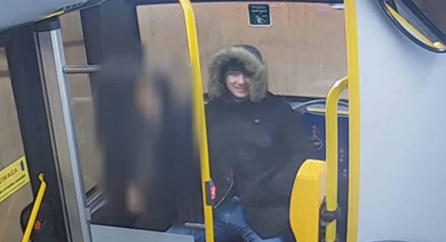 Policjanci z Zabrza poszukują mężczyzny z nagrania. Miał zgwałcić 17-latkę w pustostanie