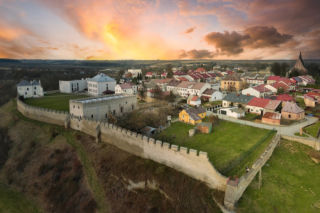 Średniowieczny układ urbanistyczny w świętokrzyskim mieście. Polskie Carcassonne zachwyca 