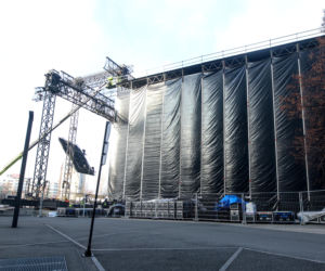 Scena Sylwestra z Dwójką TVP w trakcie budowy