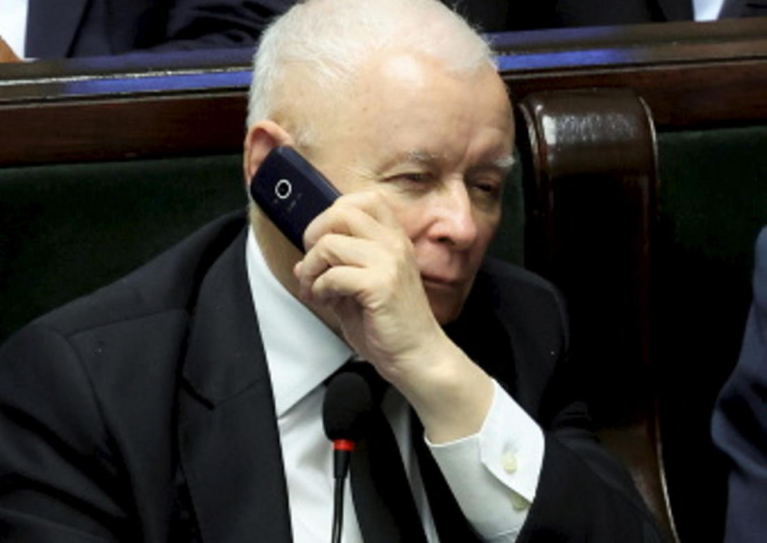 Kaczyński ma kultowy telefon komórkowy