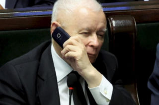 Kaczyński ma kultowy telefon komórkowy