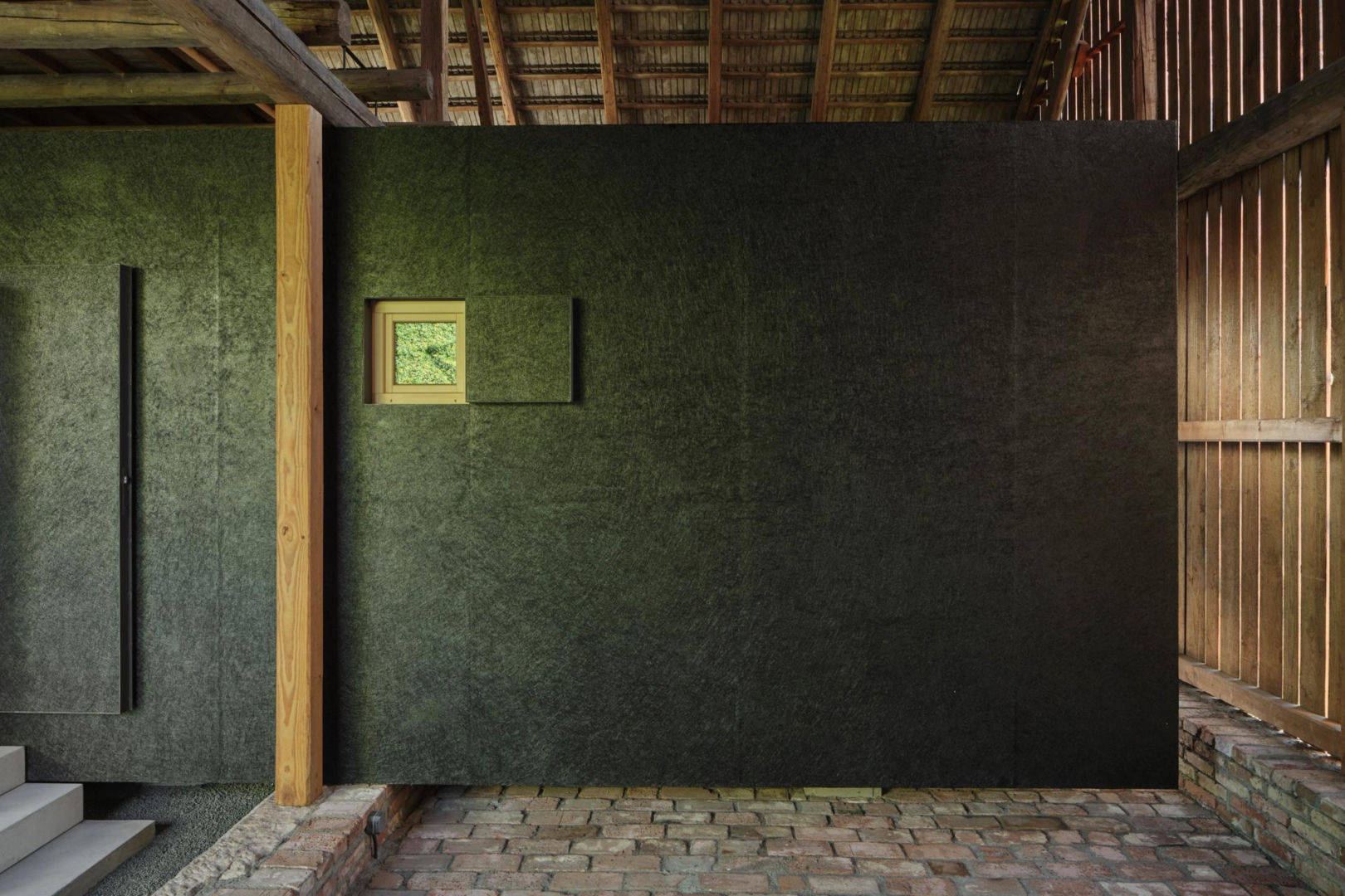 The Box in the Barn we wsi Brtev w Czechach