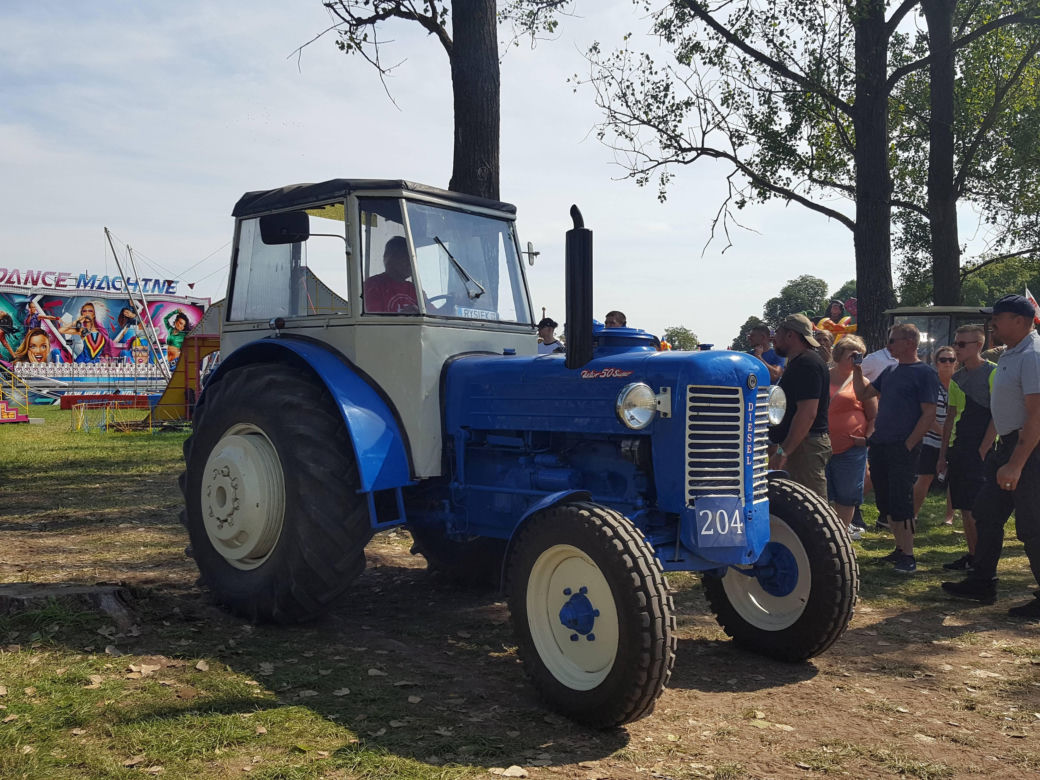 Festiwal starych ciągników w Wilkowicach. Setki maszyn, tysiące widzów i upał