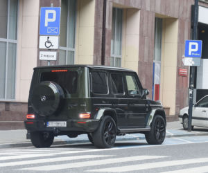 Samochód Lewandowskich zatarasował miejsce dla niepełnosprawnych