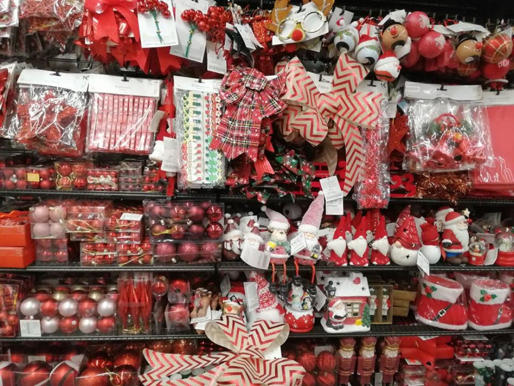 Kraków. W ostatnich dniach wakacji w sklepach już pojawiły się ozdoby bożonardozeniowe 