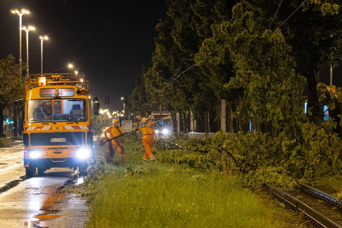 Szkody po nawałnicy w centrum Łodzi 