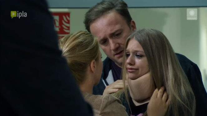 Przyjaciółki 6 sezon odc. 70. Julka (Nicole Bogdanowicz), Anka (Magdalena Stużyńska), Paweł (Bartek Kasprzykowski)