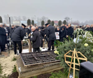 Pogrzeb 11-letniego aktora. Nikodem Marecki spoczął w białej trumnie. Żegnały go tłumy