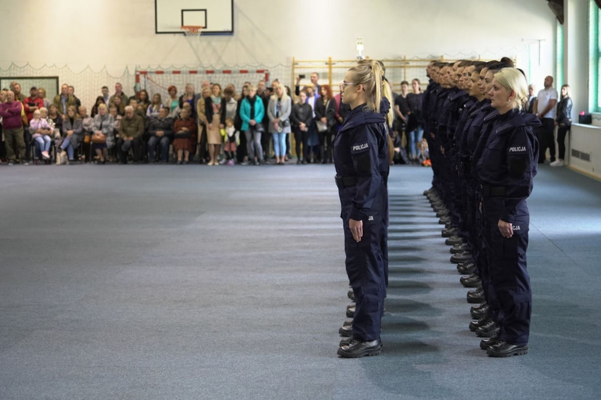 Nowi policjanci na Warmii i Mazurach. Ślubowanie złożyło 37 funkcjonariuszy [ZDJĘCIA]