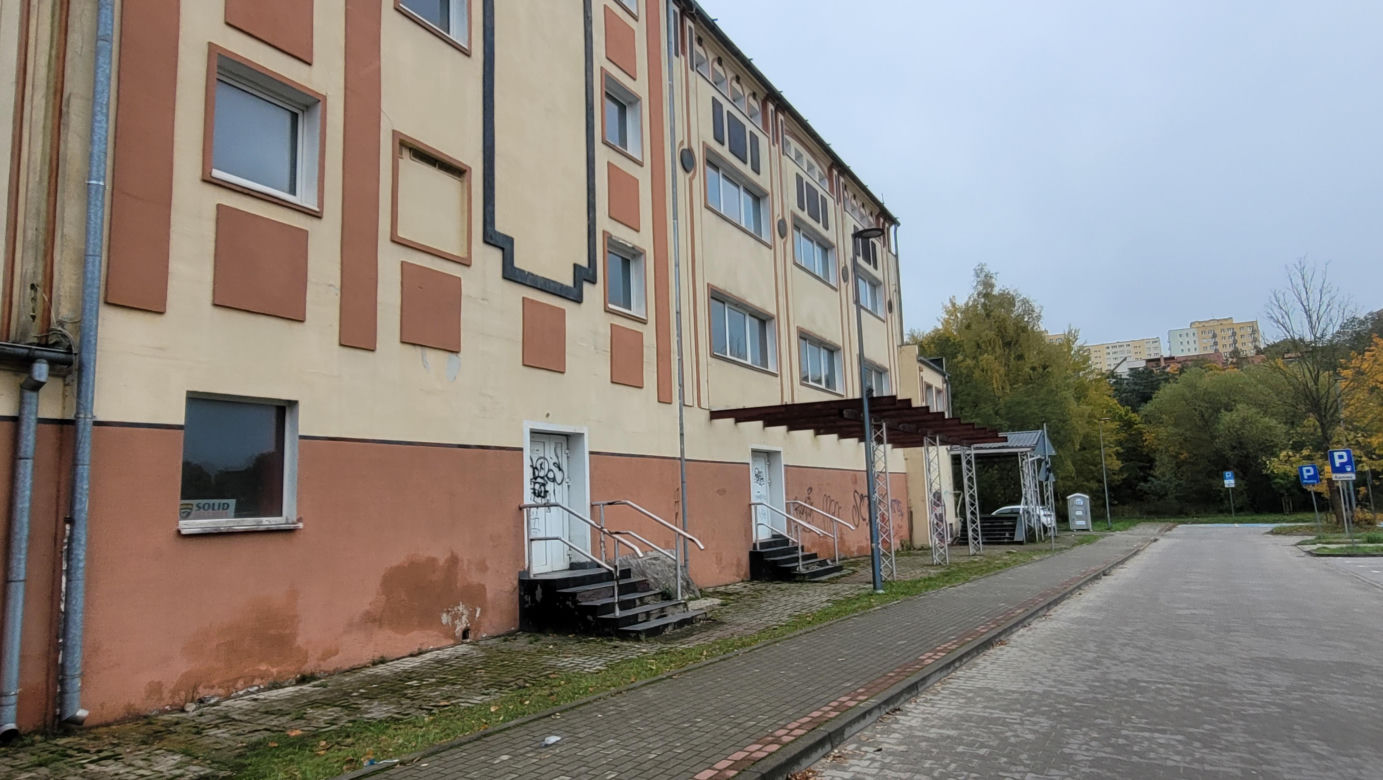 Kiedyś była tu dyskoteka, dziś miejsce popada w ruinę. Smutny los klubu Come-In [ZDJĘCIA]