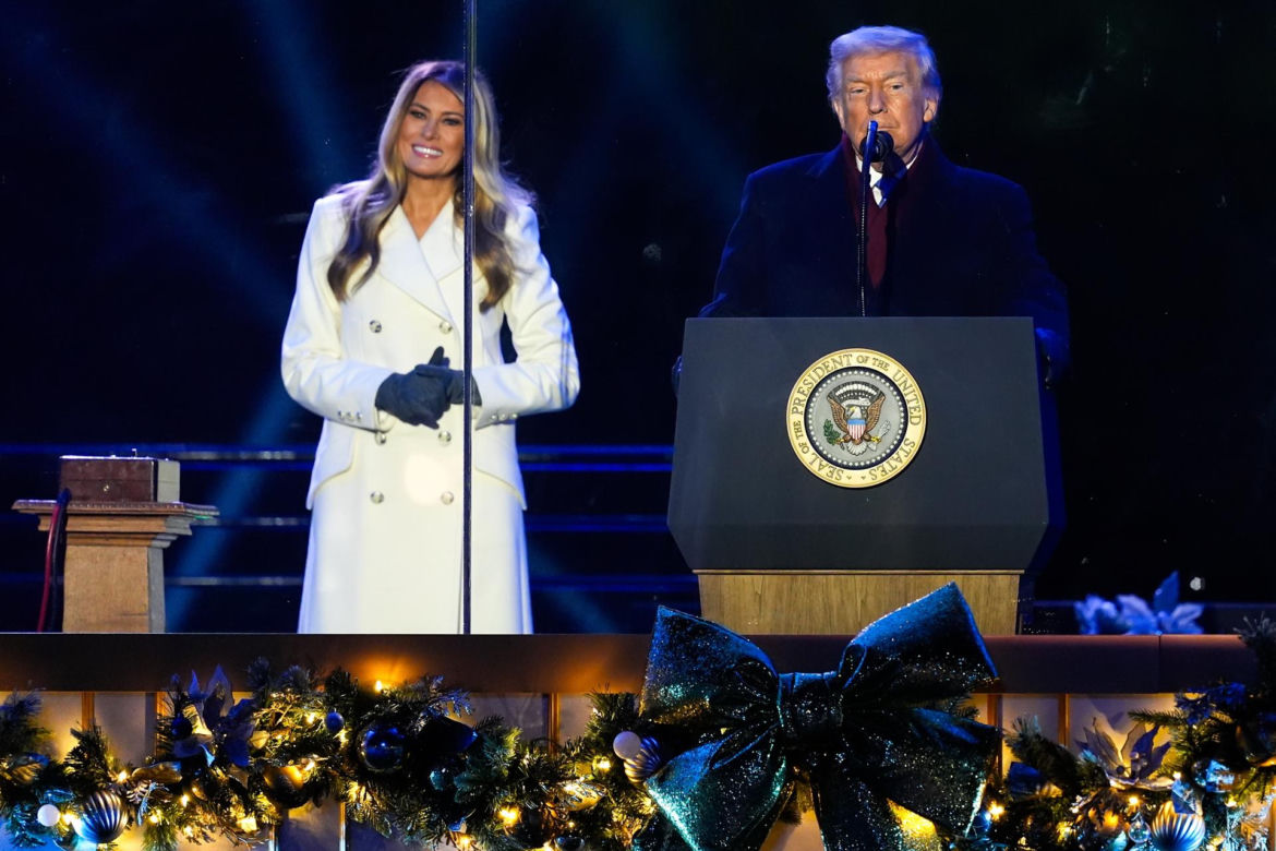 Melania Trump zapaliła choinkę przed Białym Domem! Podoba Ci się?