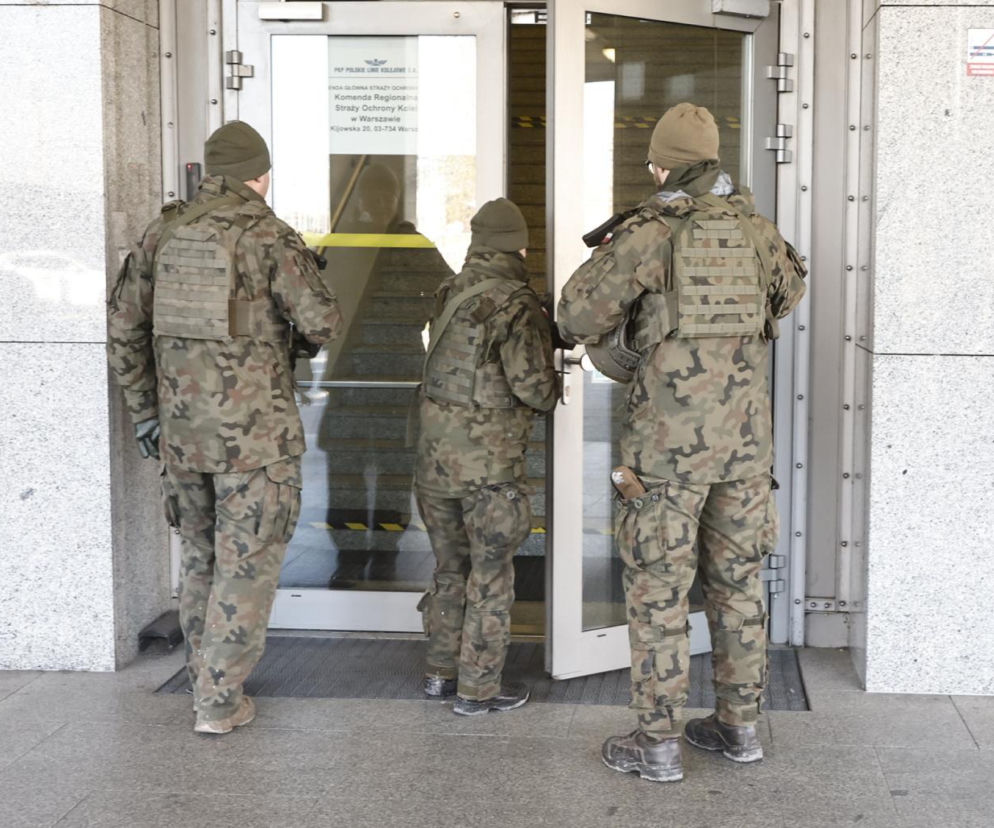 Warszawa. Wojsko na stacjach kolejowych