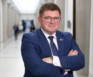 Ci posłowie koalicji głosowali przeciwko Kaczyńskiemu. Jaka będzie kara