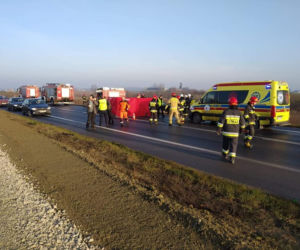 Tragiczny wypadek na DK5 w Trzeciewcu. Nie żyje kierowca samochodu osobowego 