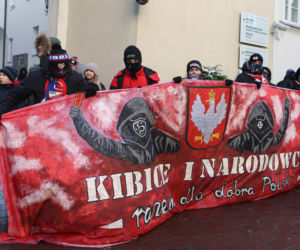 Prezydent na Jasnej Górze wśród kibiców. Podziękował za obronę  hasła „Bóg, Honor, Ojczyzna”