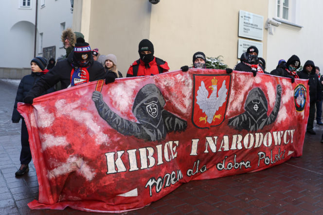 Prezydent na Jasnej Górze wśród kibiców. Podziękował za obronę  hasła „Bóg, Honor, Ojczyzna”