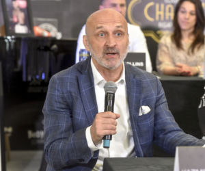 Wystrojony Marcinkiewicz na premierze filmu Vegi. Ale z niego przystojniak