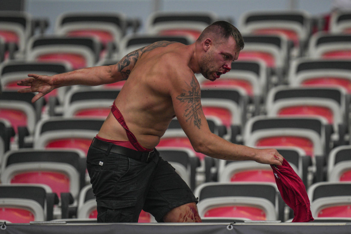 Zadyma na meczu OCG Nice - FC Koln 