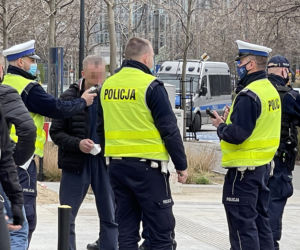 Staranował hulajnogę, uciekł i wrócił. Wypadek w samym centrum Warszawy 