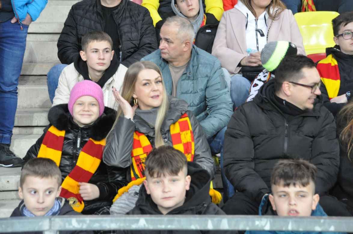Korona Kielce - Legia Warszawa. Zdjęcia kibiców na Suzuki Arenie
