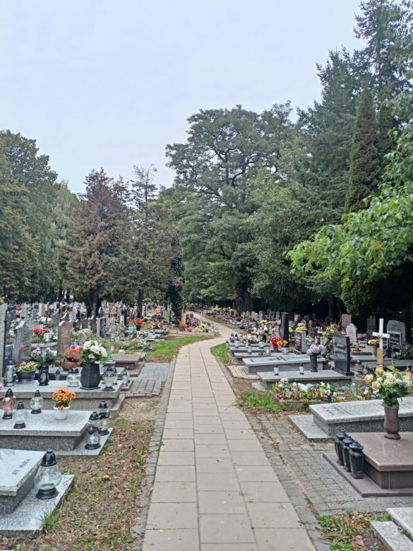 Ceny zniczy i wiązanek. Cmentarz Winiarski - Piątkowo Poznań