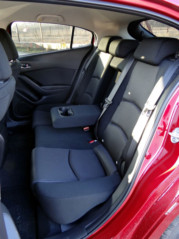 nowa Mazda 3