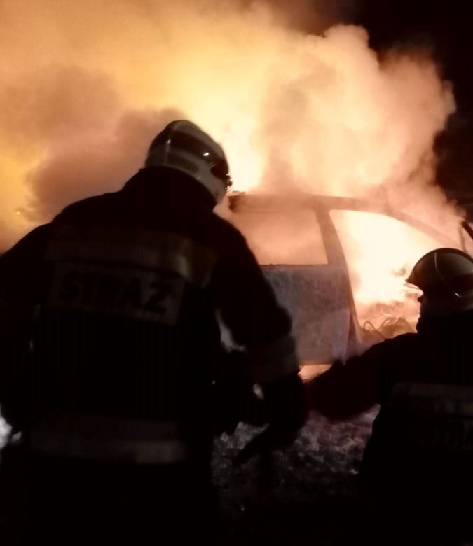 Wstrząsająca makabra pod Siedlcami. Mężczyzna spłonął w aucie
