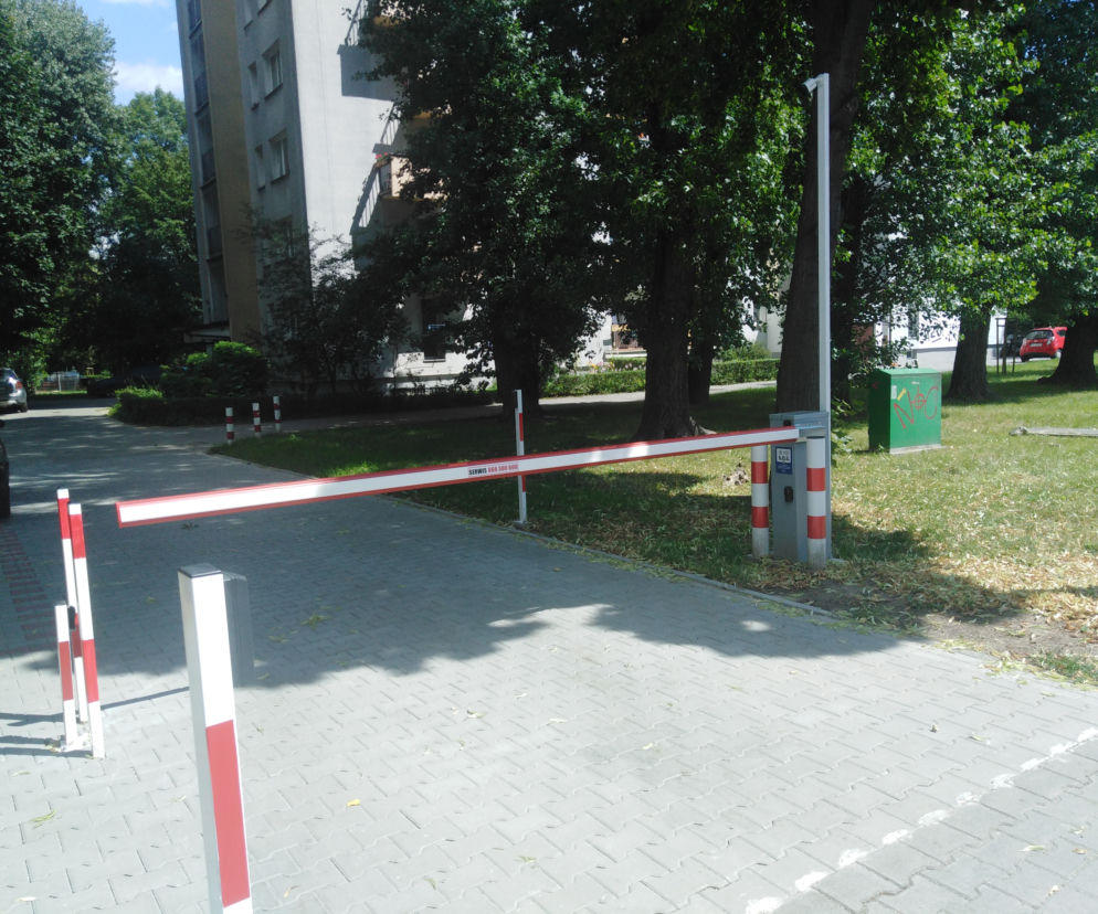 Szlabany na osiedlu Podwawelskim