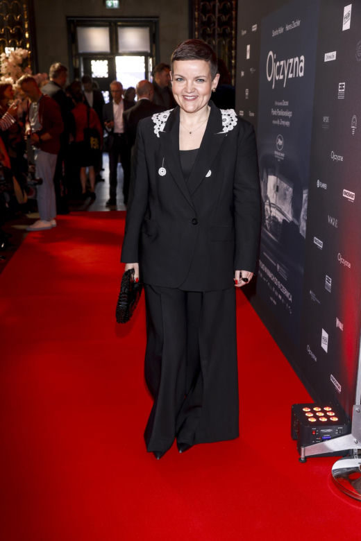 Ministra kultury zachwyciła elegancją na premierze filmu "Ojczyzna"