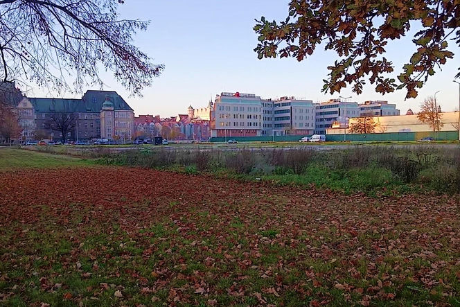 Działka po namiocie Opery na Zamku czeka na inwestycję