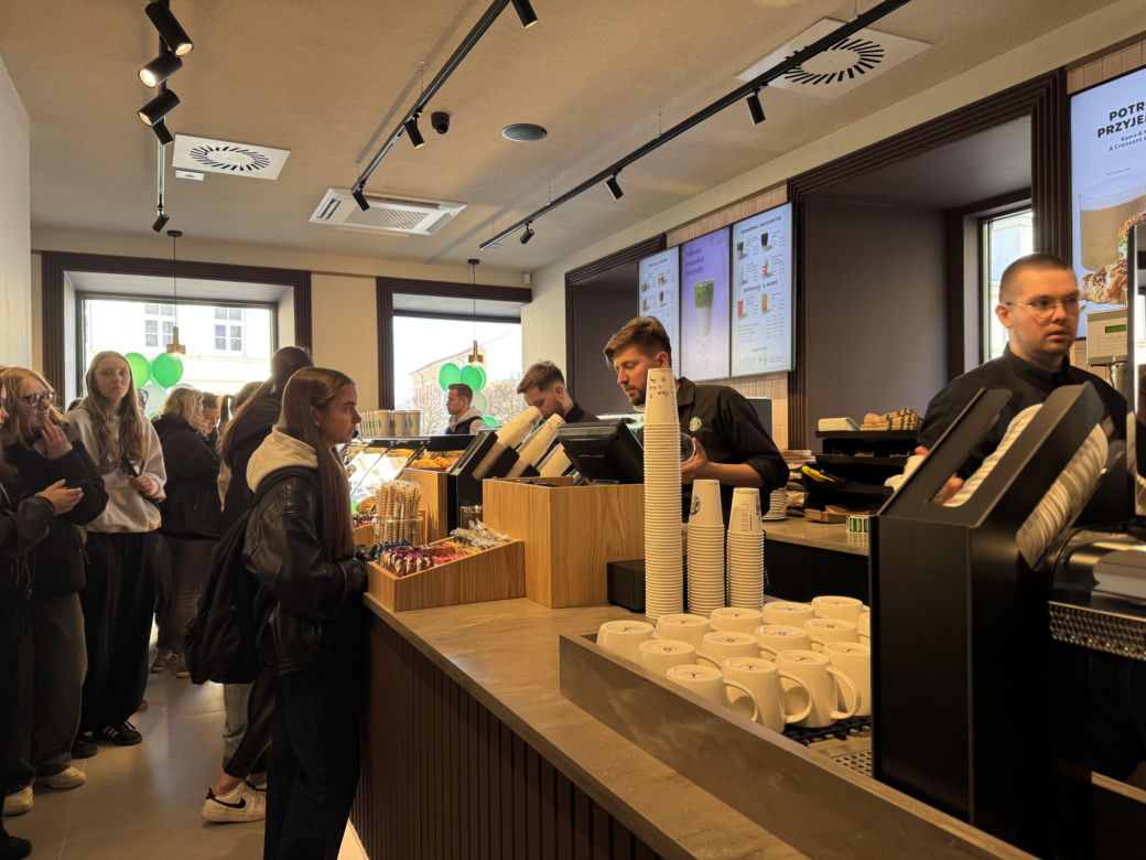 Pierwszy Starbucks w Lublinie otwarty! Jak lokal wygląda w środku? 