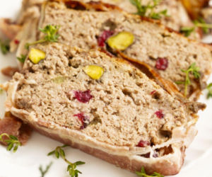 Do świątecznego pasztetu dodaję 2 sekretne składniki. Cała rodzina się nim zajada 