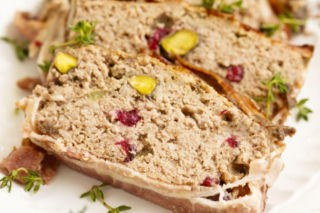 Do świątecznego pasztetu dodaję 2 sekretne składniki. Cała rodzina się nim zajada 