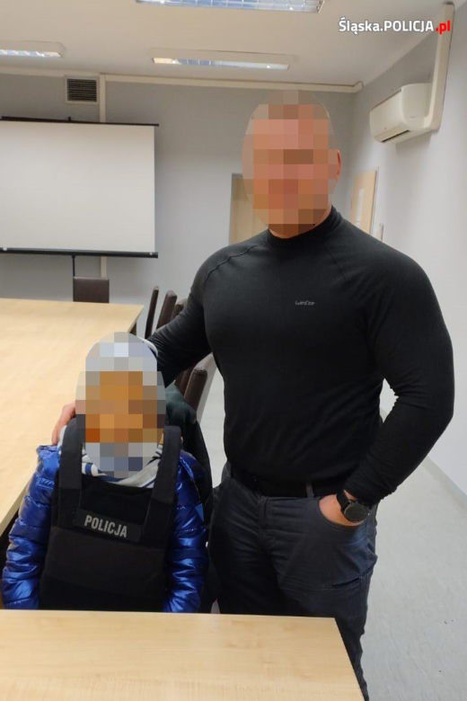 Pijana matka leżała na ziemi, a przestraszony 6-latek płakał