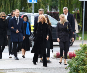 Agnieszka Woźniak-Starak ze znajomymi idzie na premierę filmu Ukryta gra
