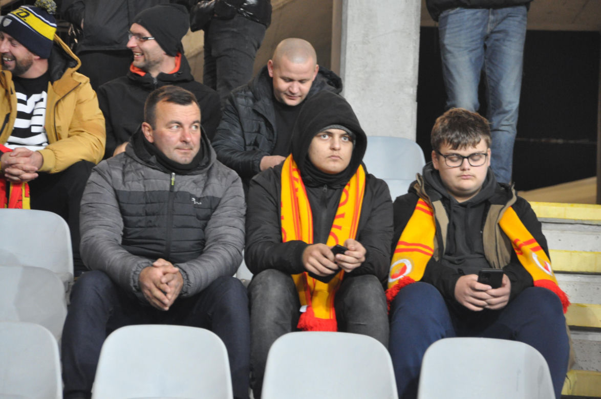Żółto-czerwono na Suzuki Arenie! Zdjęcia kibiców na meczu Korona Kielce - Jagiellonia Białystok