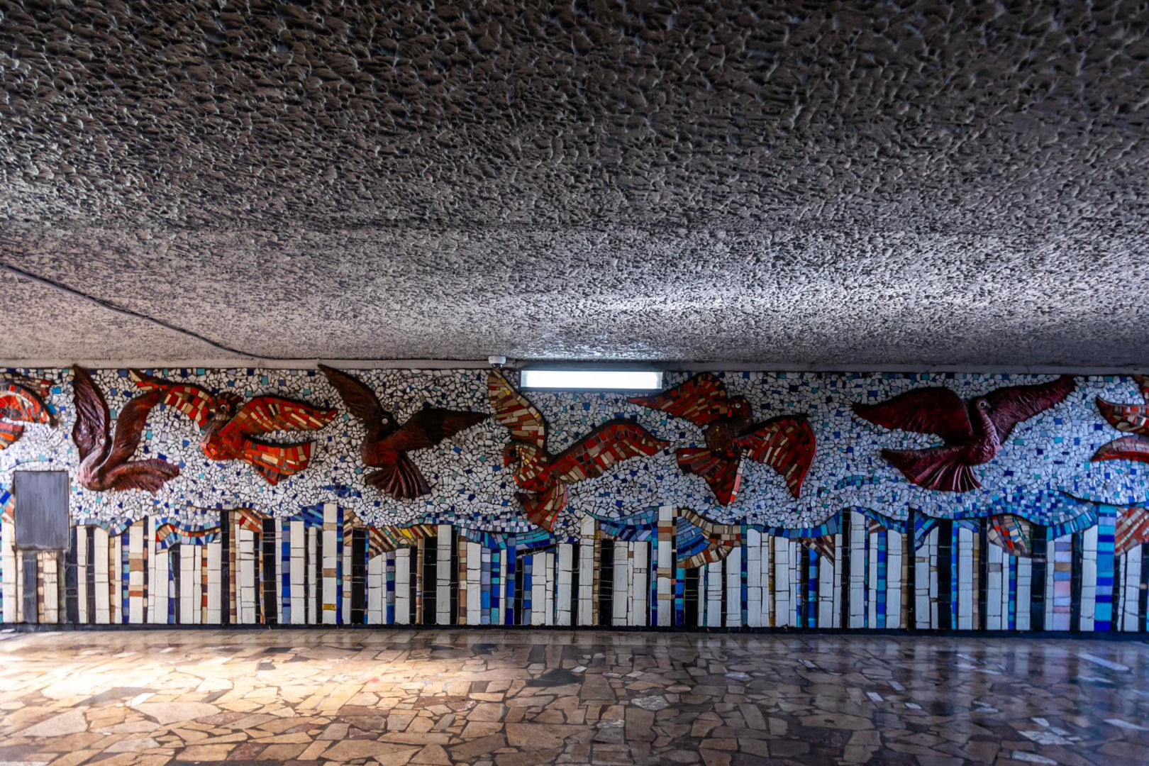 Przejście podziemne przy dawnej kopalni - mozaika z PRL