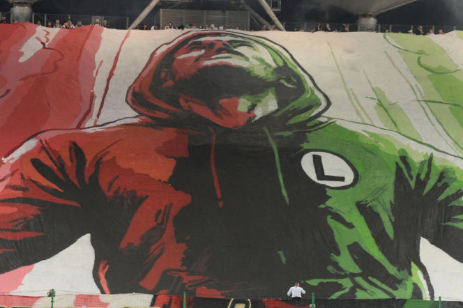 Płoną trybuny przez Łazienkowskiej 3