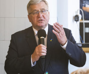 Bronisław Komorowski dorabia do emerytury. 11 tys. zł to dla niego za mało