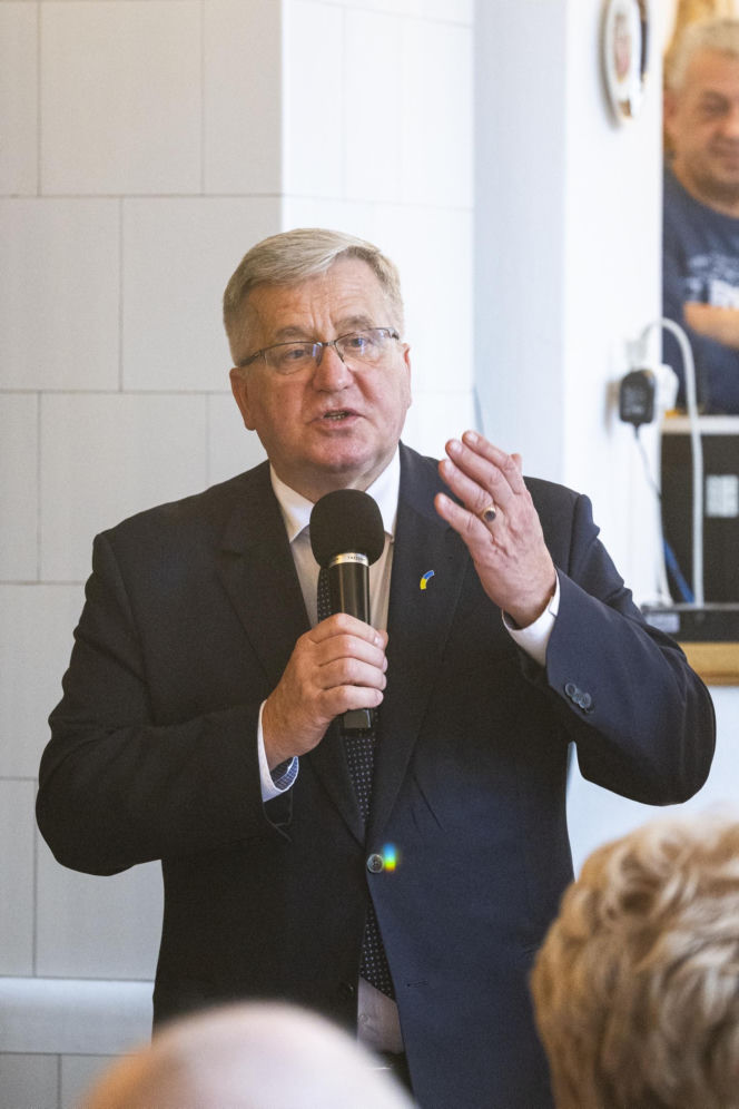 Bronisław Komorowski dorabia do emerytury. 11 tys. zł to dla niego za mało